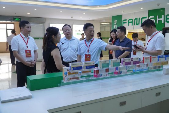 岳麓区政协主席聚会莅临龙八国际制药考察上市企业生长情形_龙八国际